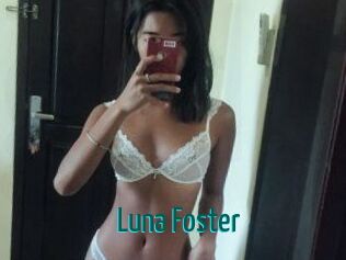 Luna_Foster